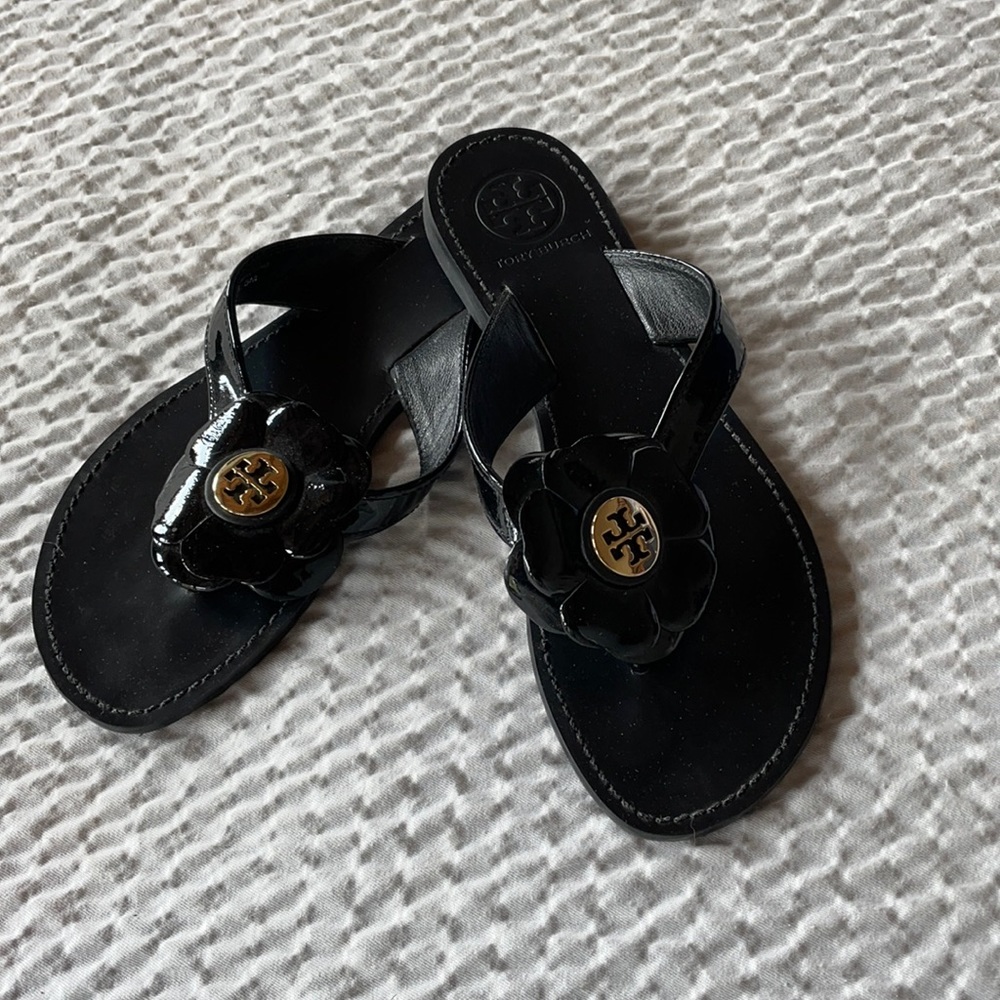 Tory Burch Breely patent flower sandals Size 6